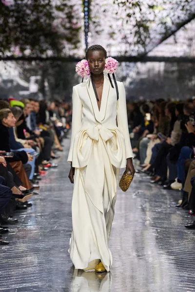 Look 25